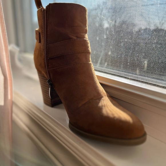 COPY - FRANCO SARTO suede booties, size 7.5 - Picture 6 of 8